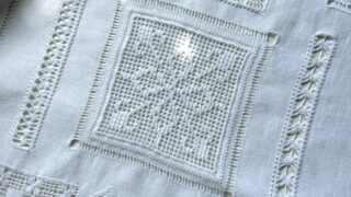 透ける美しさ：白糸刺繍のドロンワーク｜Fil Blanc ヨーロッパの白い糸